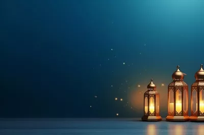 تبریکات عید مبارک و رمضان کریم با چراغ اسلامی و پسزمینه مسجد در روز عید فطر