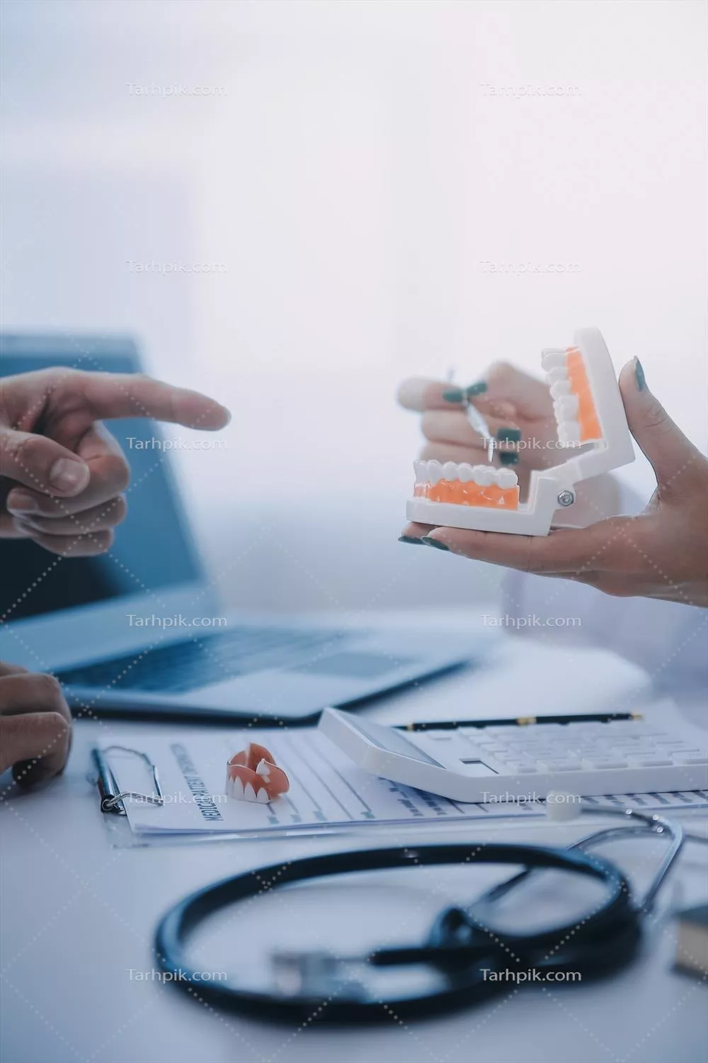 کنفرانس آنلاین پزشکان و دندانپزشکان در مورد مراقبتهای بهداشتی و مشاوره پزشکی