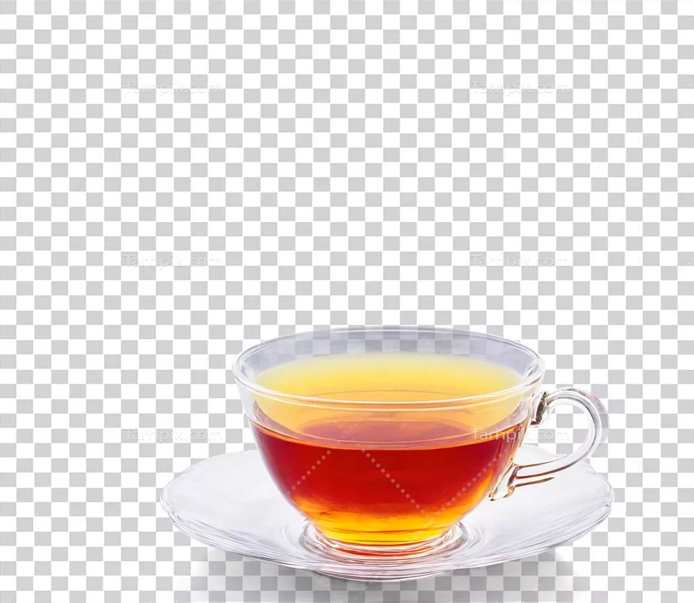 چای زعفرانی در لیوان شفاف با رنگ قرمز سیرابی و زعفران طلایی لوکس و شادیآور