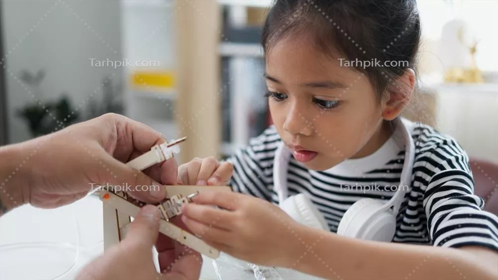 آموزش STEM برای دانشآموزان آسیایی: یادگیری در خانه با استفاده از اسباببازیهای STEM و مفاهیم ریاضی، مهندسی، علوم و فناوری