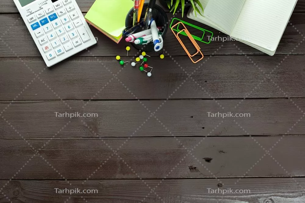 محیط کار با میز چوبی: دکوراسیون و کارایی در فضاهای اداری