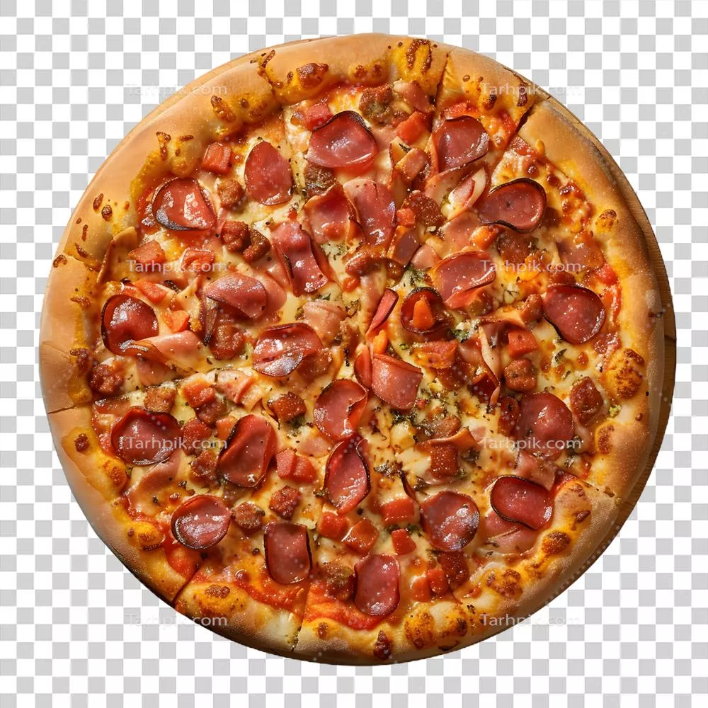 پیتزا با سوسیس و پپرونی روی پس‌زمینه سفید