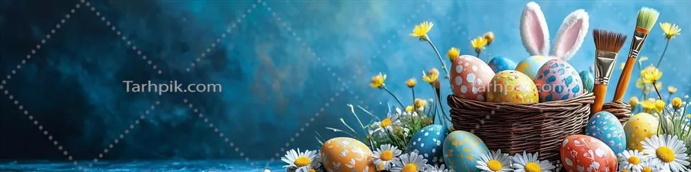 تزیینات عید پاک: تخ eggs های رنگارنگ در سبدی surrounded by flowers و لوازم نقاشی بر روی زمینه آبی