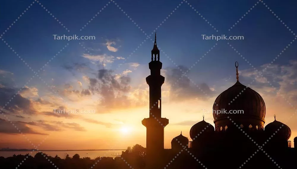 مسجد در غروب ماه رمضان با حال و هوای معنوی و آرامش بخش