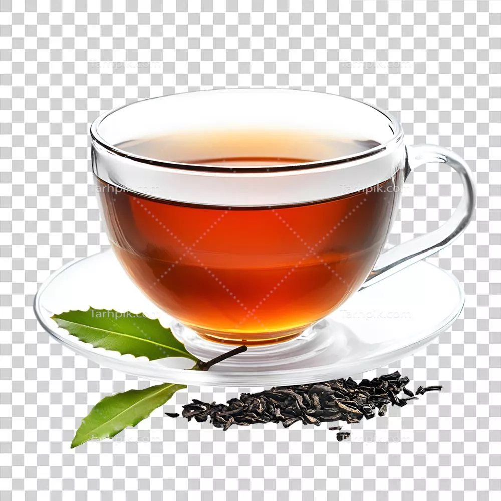 چای سیاه با برگ های تازه و زمینه شفاف و زیبا