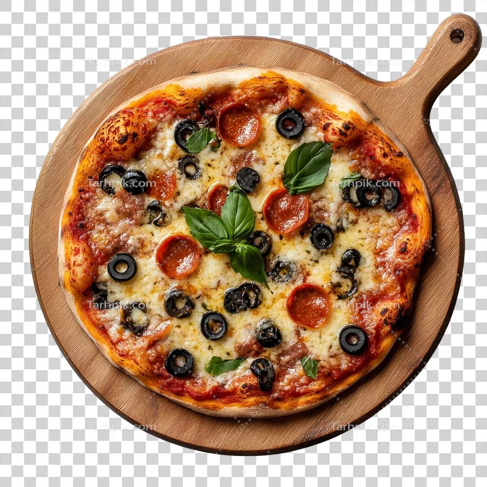 پیتزا تازه پخته شده با فلفل دلمهای و زیتون روی تخته سرو چوبی در پسزمینه شفاف