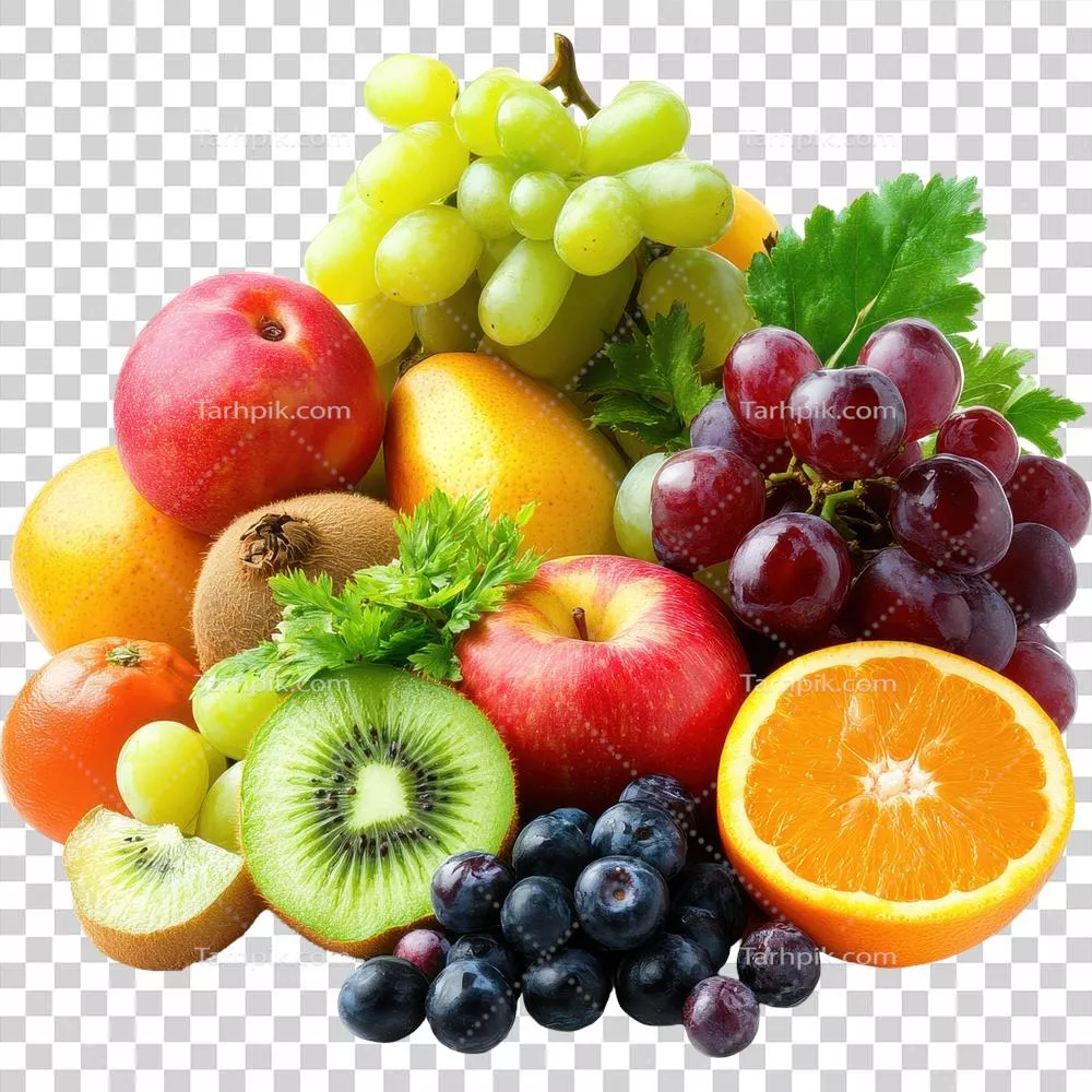 ترکیب میوه‌ها و سبزیجات تازه بر روی پس‌زمینه‌ای سفید و روشن برای تغذیه سالم