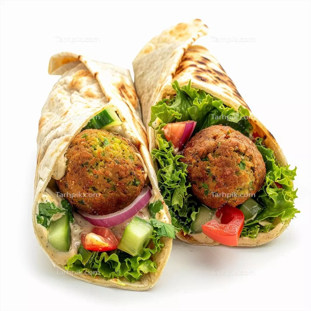 دو Wrap فلافل پر شده با سبزیجات تازه و فلافل خوشمزه