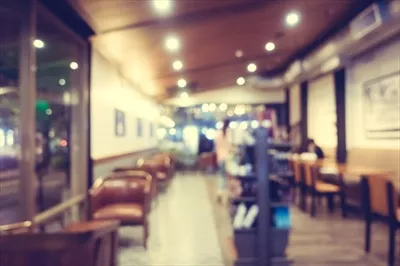 عکس تصویر انتزاعی با جلوههای محو در یک کافیشاپ و رستوران زیبا