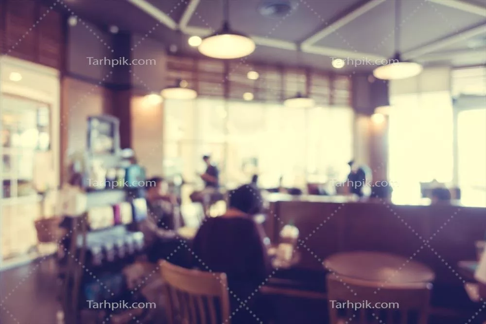 عکس شکستگی و تاریکی در نمای انتزاعی کافی شاپ: تجربهای با حسهای ناشناخته