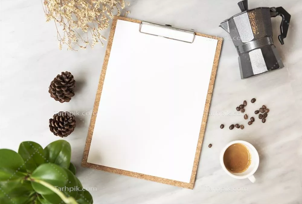 عکس مدل کاغذ منو با فنجان قهوه در رستوران برای طراحی لیست متنی