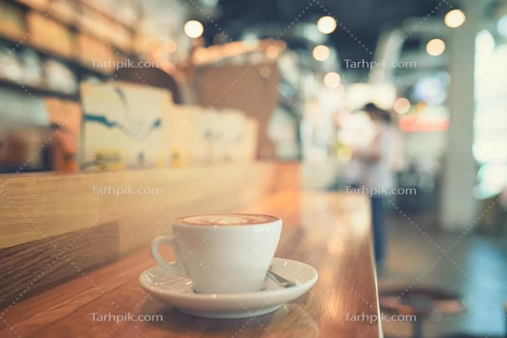 عکس فنجان قهوه در کافیشاپ با تم وینتج و خاطرهانگیز