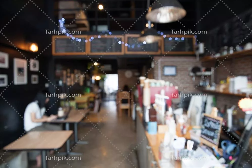 عکس تاری از فضای داخلی در یک رستوران شیک و مدرن
