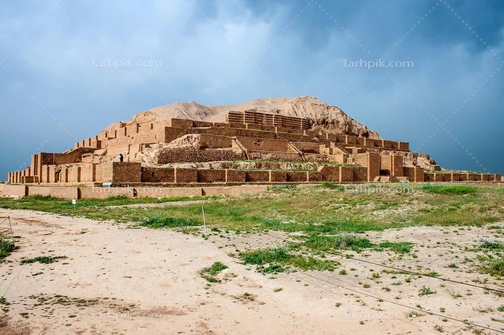 عکس زیگورات چغازنبیل، نمادی از معماری باستانی در شوش ایران