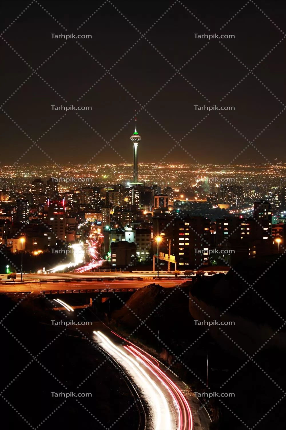 عکس نمای شب از برج میلاد تهران و مناظر شهری با نورپردازی زیبا