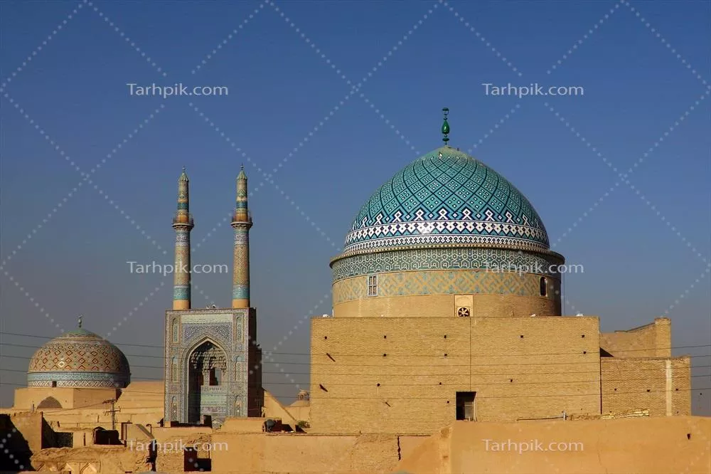 عکس نمای تاریخی مسجد جامع یزد با معماری اسلامی و گنبد فیروزهای