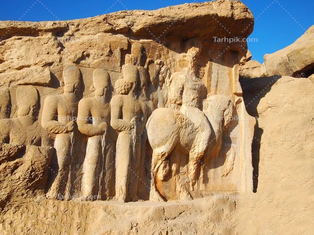عکس نقشبرجستههای تاریخی در سنگی در منطقهای باستانی در ایران