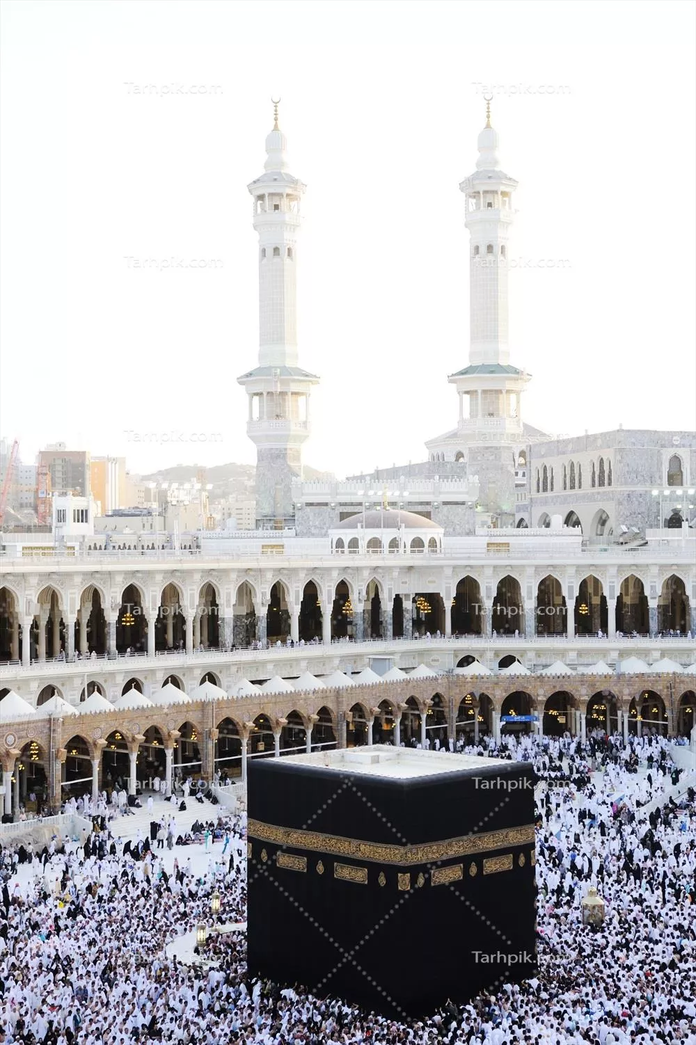 عکس تصویری از کعبه در مسجدالحرام با جمعیت حاجیان