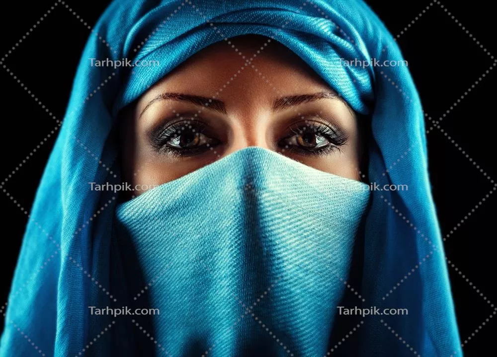 عکس تصویر زن با پوشش آبی و صورت پوشیده به صورت هنری و مفهومی