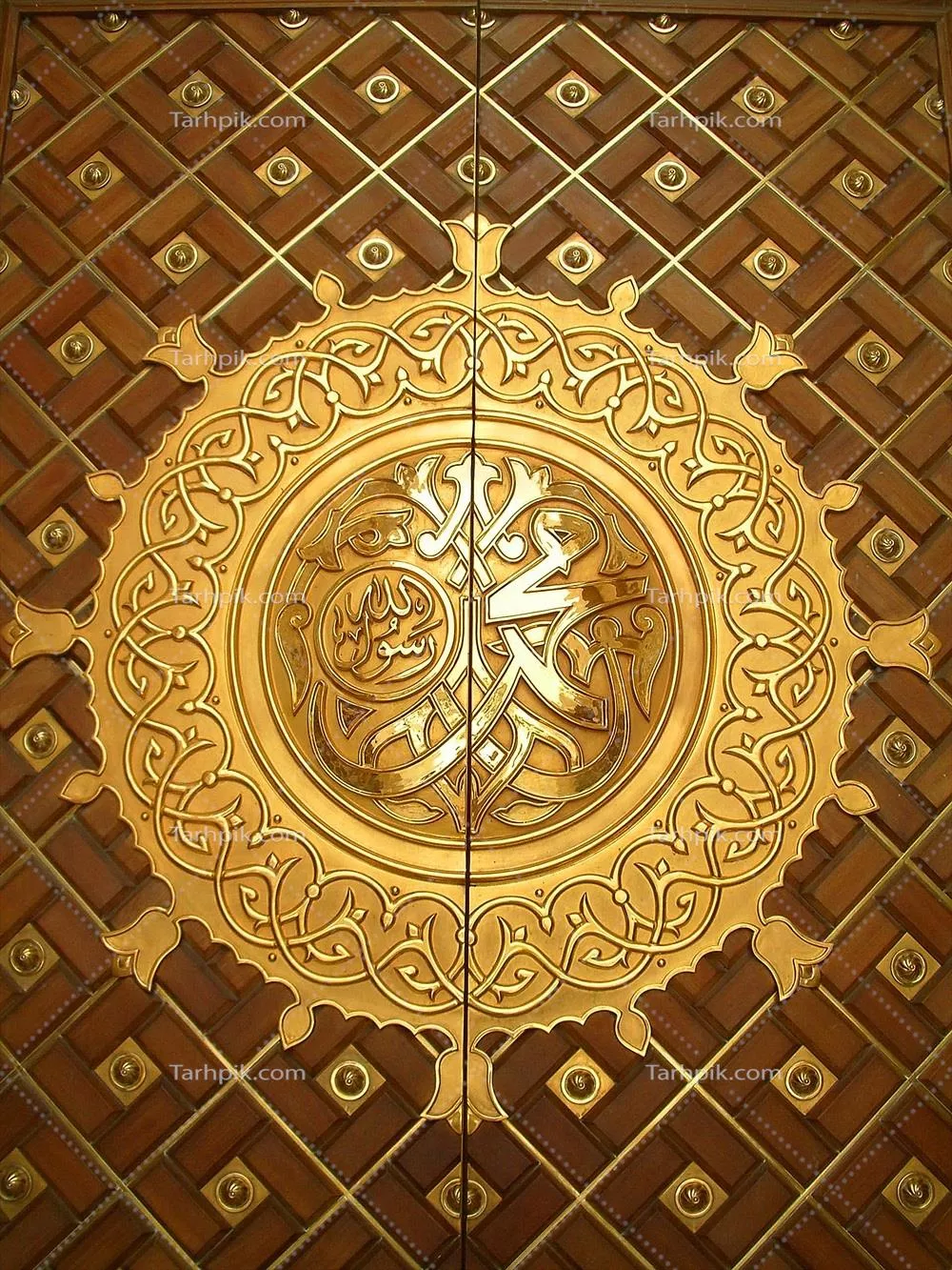 عکس در ورودی مسجد النبی با طراحی اسلامی زیبا و پیچیده