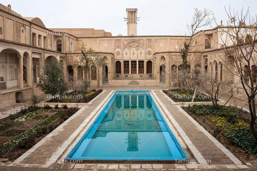 عکس تصویری از معماری سنتی و حیاط خانه طباطباییها در کاشان