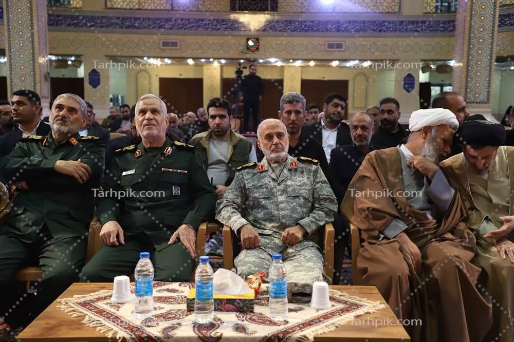 عکس حضور مقامات نظامی و روحانیون در یک مراسم رسمی کشور