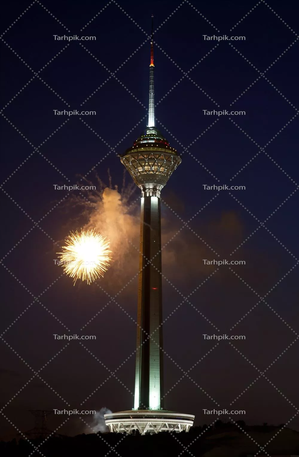 عکس آتشبازی در کنار برج میلاد تهران در شب