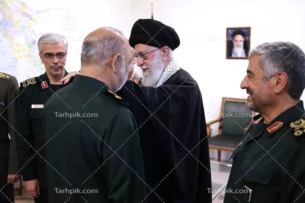 عکس مراسم اعطای نشان افتخار به فرماندهان عالیرتبه نیروهای نظامی ایران
