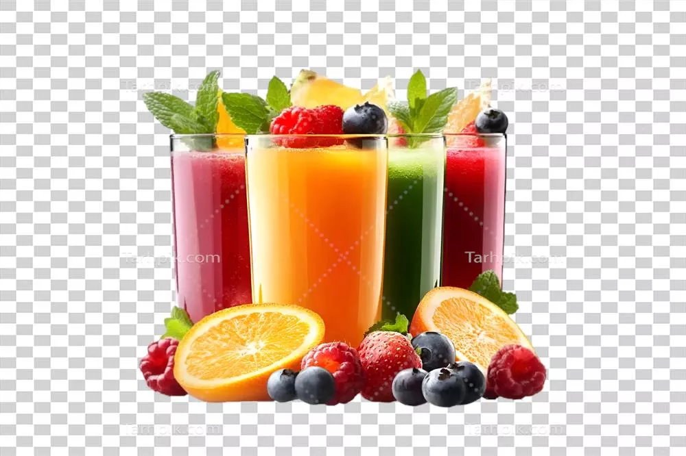 عکس دوربری آبمیوه‌های تازه و خوشمزه با توت‌های تازه بر روی پس‌زمینه شفاف