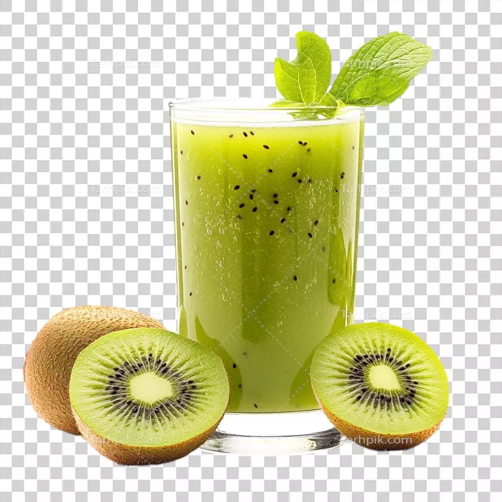 عکس دوربری یک لیوان آبمیوه سبز با برشهای کیوی و خواص سلامتی آن