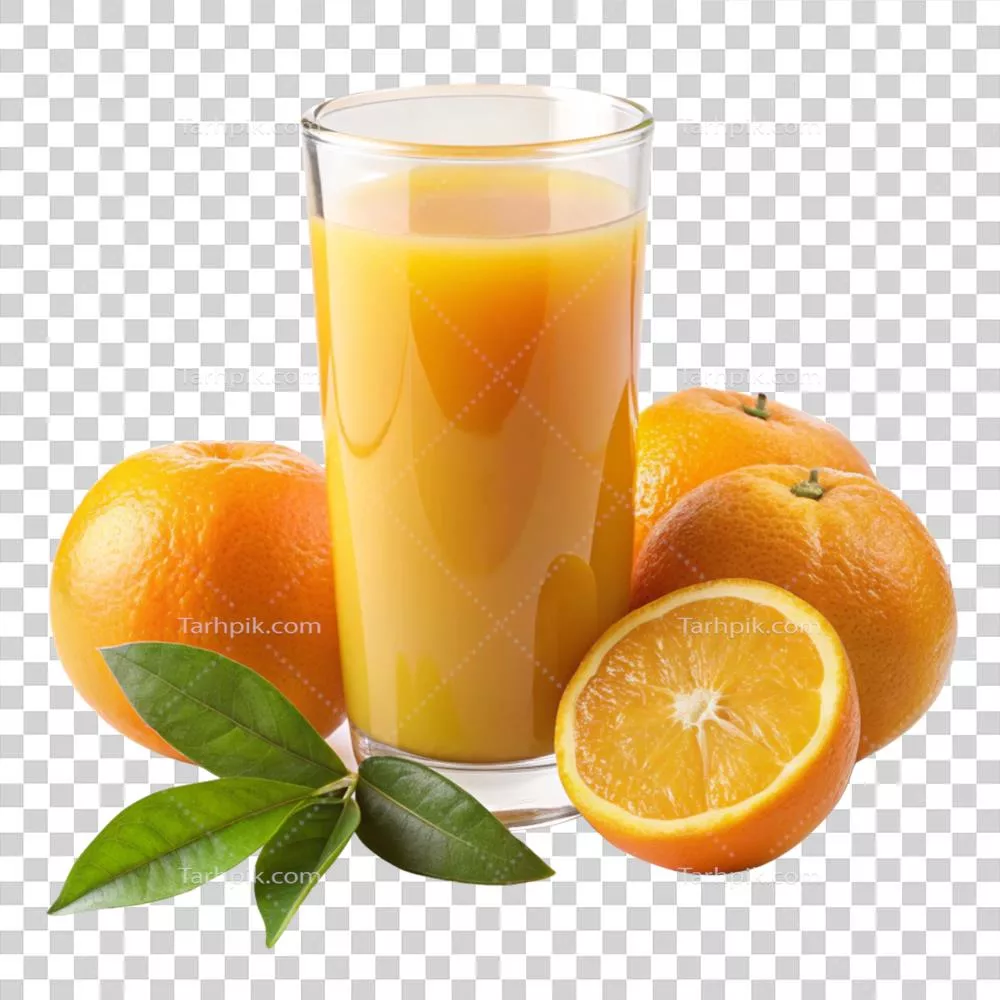 عکس دوربری لیوانی تازه و خنک از آبپرتقال با پرتقالهای تازه و برگهای سبز