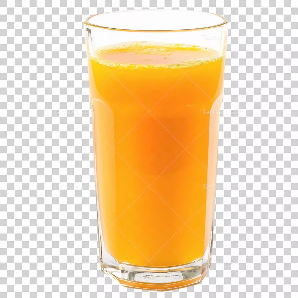 عکس دوربری آب‌میوه تازه پرتقال در لیوانی شفاف روی پس‌زمینه روشن