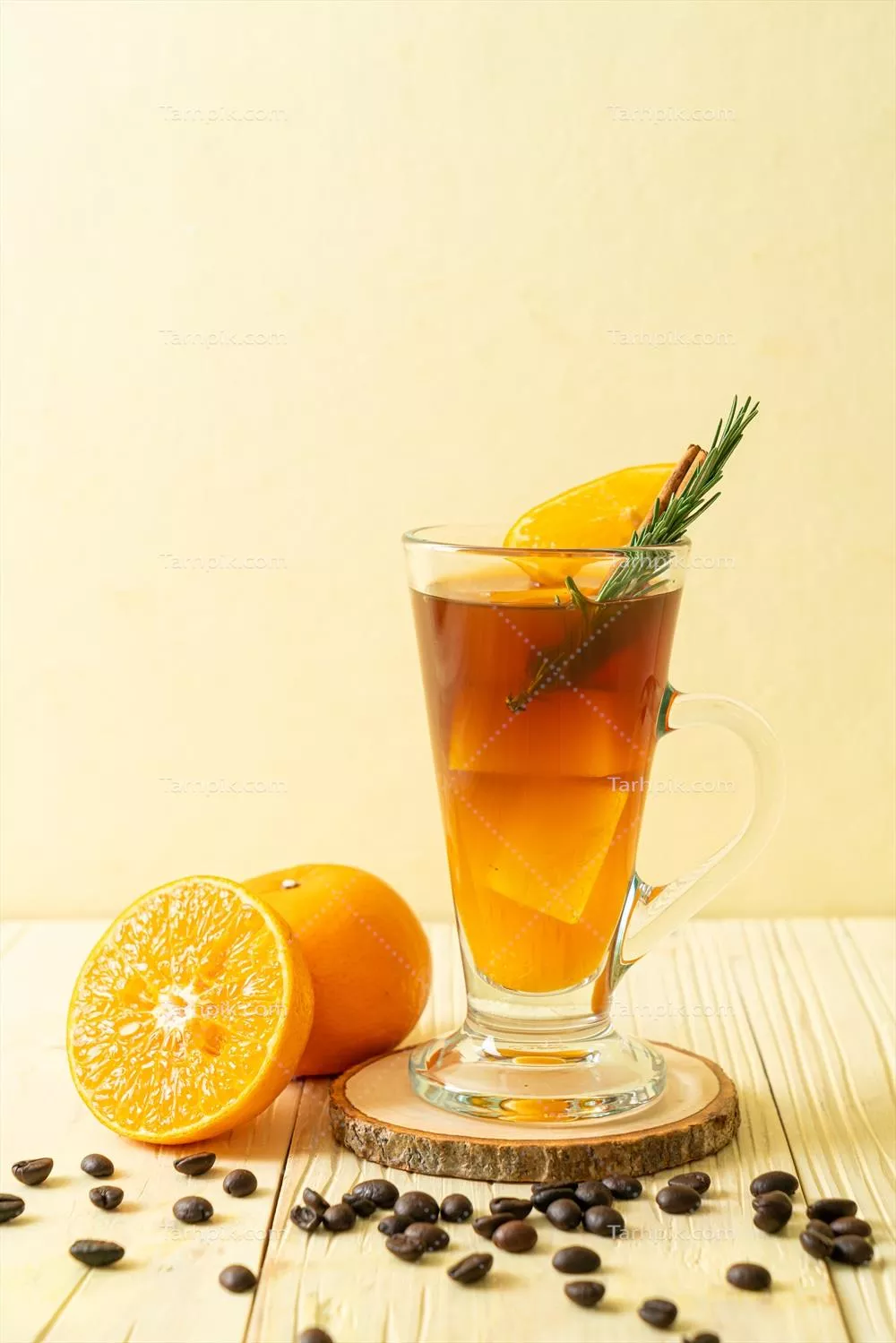عکس کافه سیاه با طعم فوق‌العاده پرتقال و آب لیمو