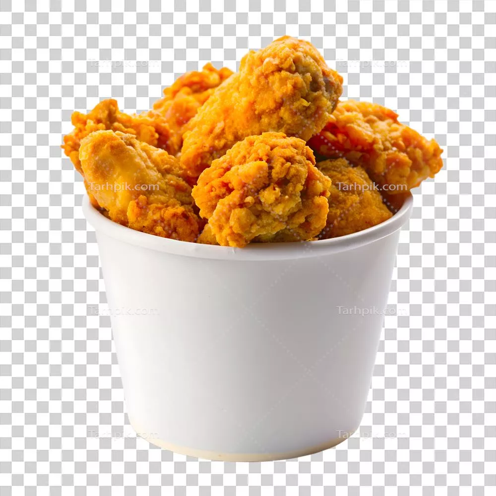 عکس دوربری مرغ سرخ شده ترد در سطل سفید – طعمی بی‌نظیر از کلاسيک فست فود