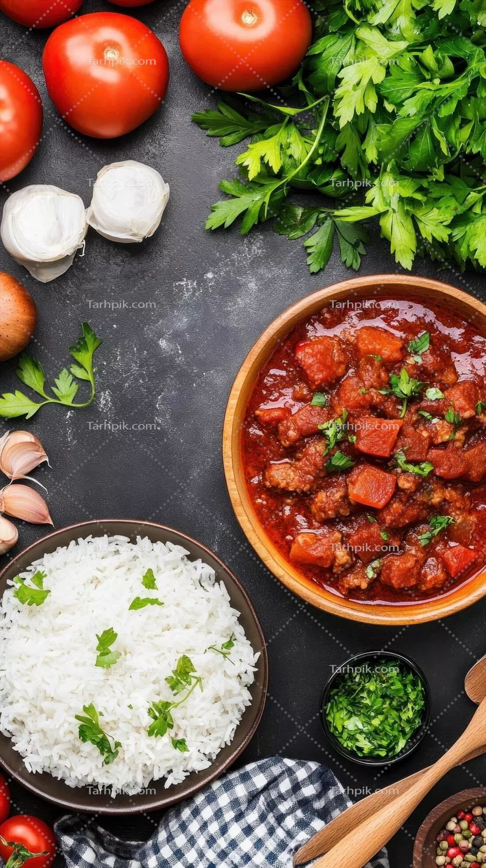 عکس خورشت لذیذ گوشت با برنج، سبزیجات و ادویه های معطر برای منوی رستوران