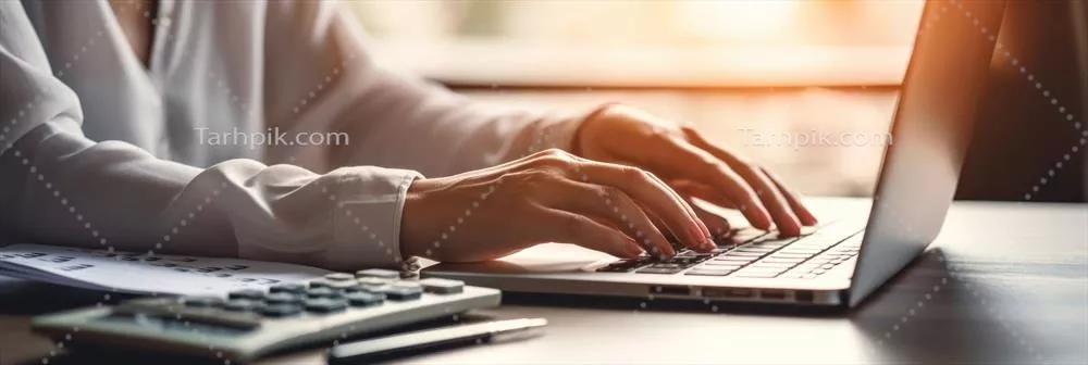 عکس تصویری هنری از دستها با لپتاپ بههمراه خلاقیتهای هوش مصنوعی
