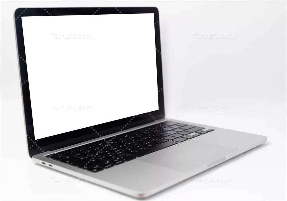 عکس کامپیوتر لپ‌تاپ با صفحه نمایش خالی بر روی پس‌زمینه سفید - فناوری کسب‌وکار