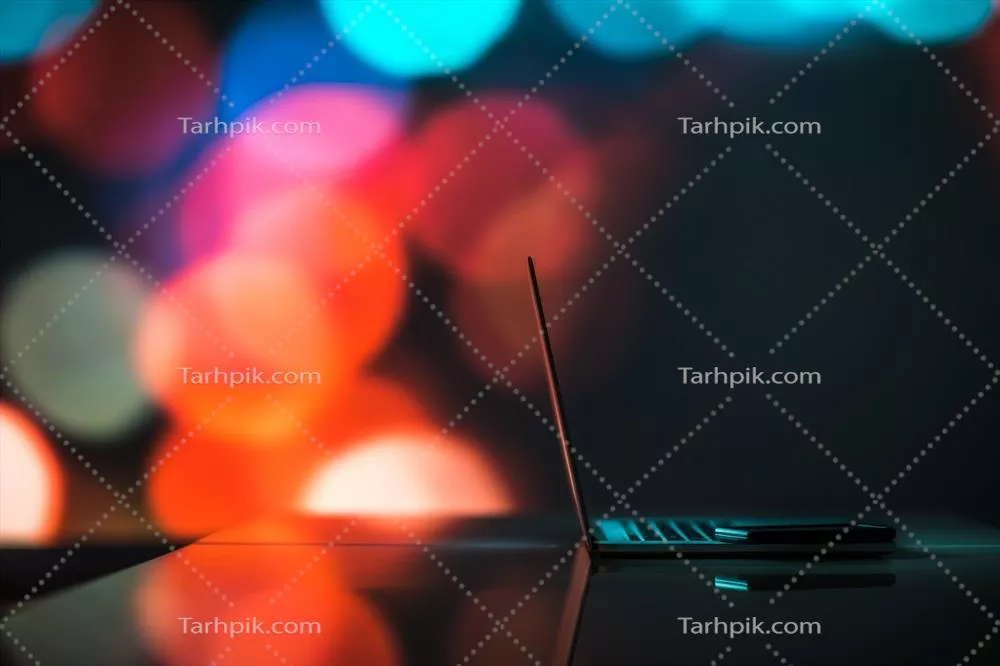 عکس محیط کار حرفهای با ایستگاه کامپیوتر برای افزایش بهرهوری