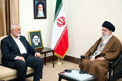 عکس دیدار رهبر شهید انقلاب سید علی خامنه ای و شهید اسماعیل هنیه