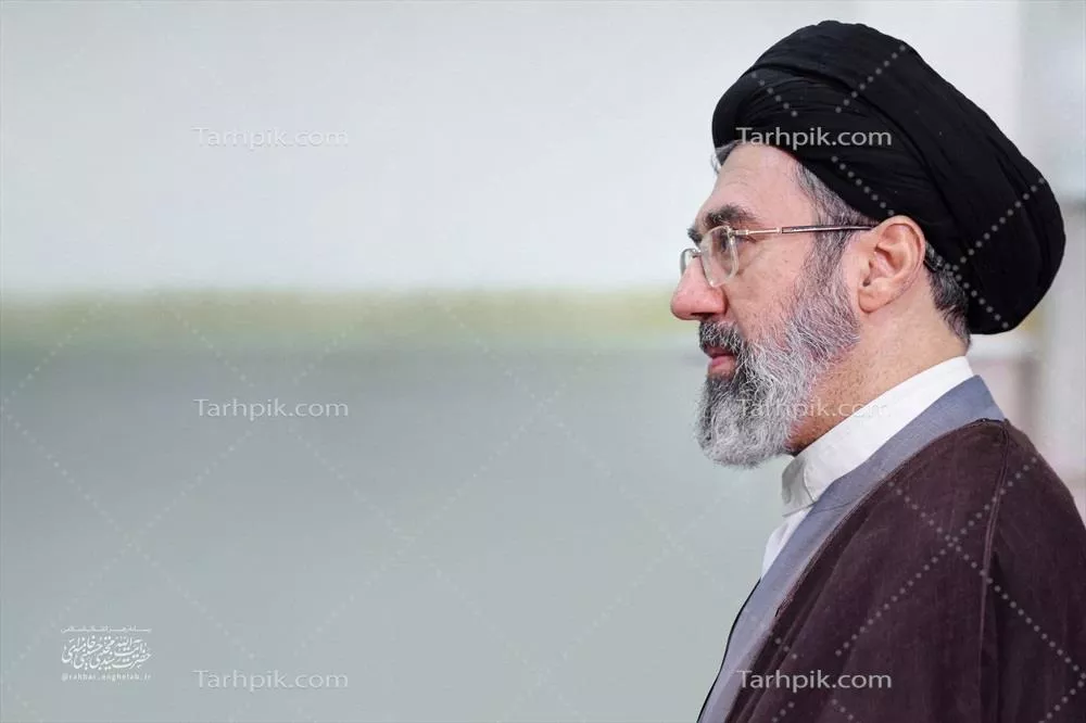 تصویر با کیفیت سید مجتبی خامنه ای از بغل