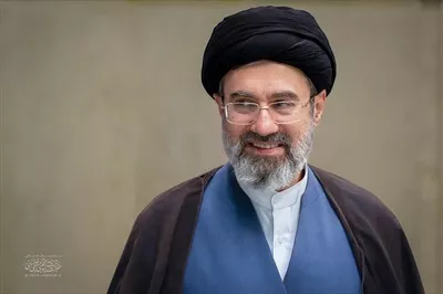 عکس با کیفیت سید مجتبی خامنه ای رهبر ایران خندان 