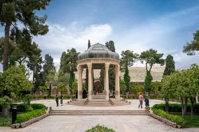 عکس با کیفیت مقبره لسان الغیب حافظ شیرازی