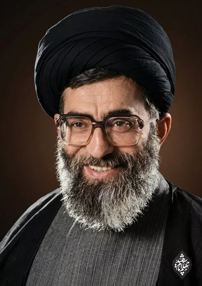 عکس با کیفیت آیت الله خامنه ای در ایام جوانی