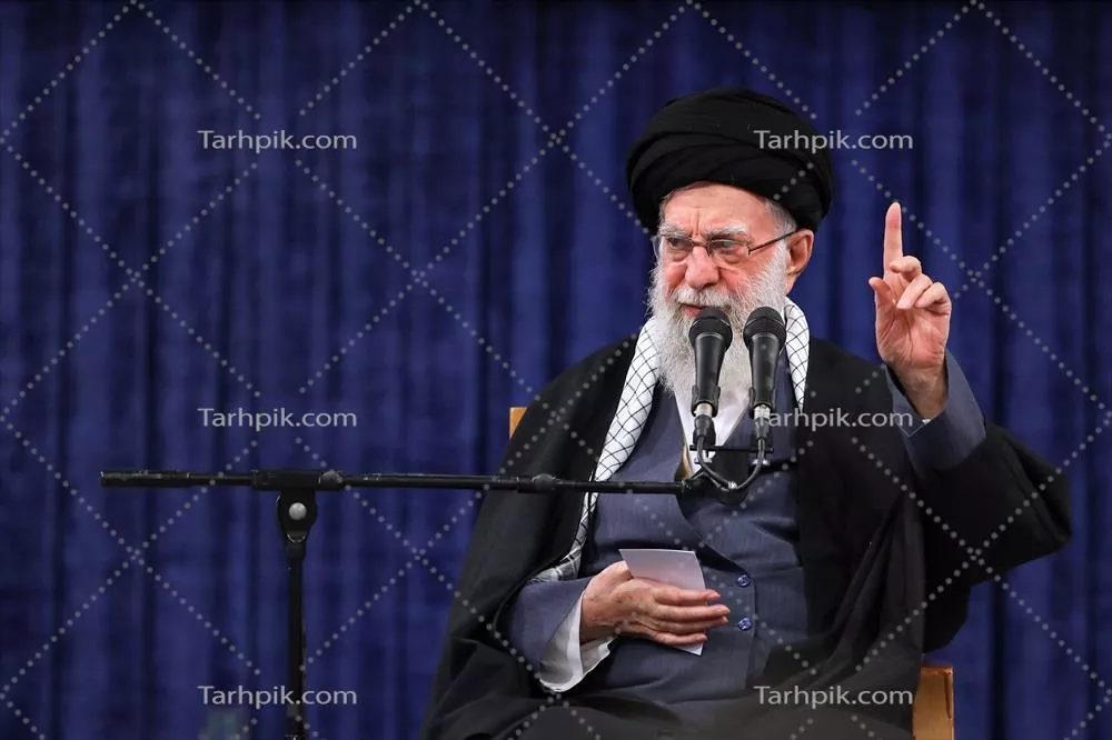 عکس رهبر ایران سید علی خامنه ای با انگشت اشاره