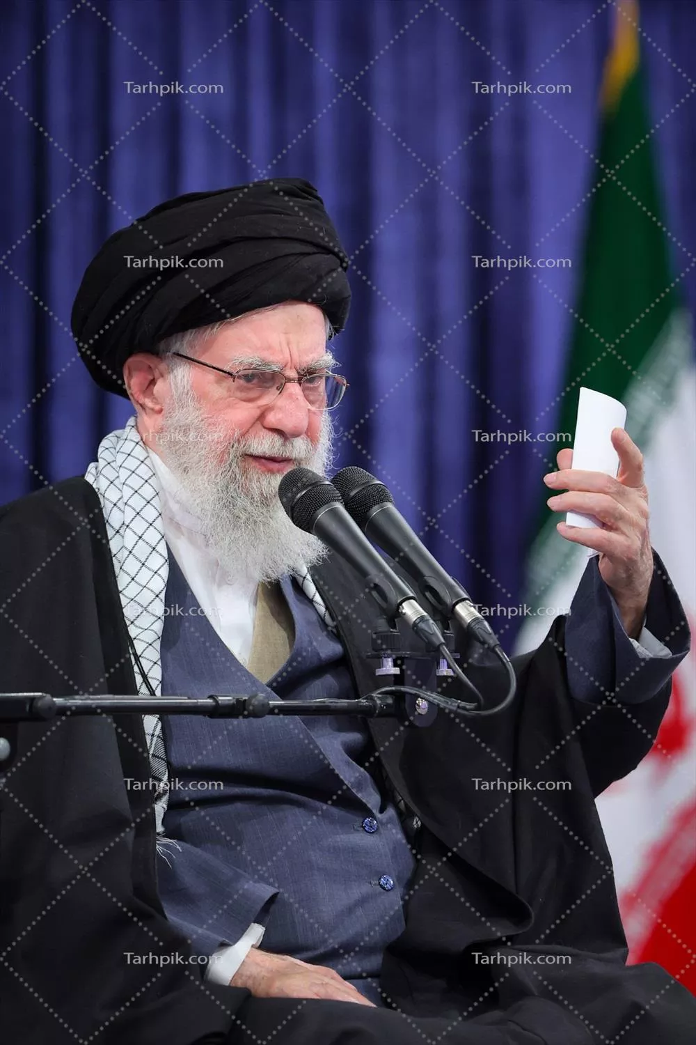 عکس سخنرانی شهید سید علی خامنه ای رهبر ایران