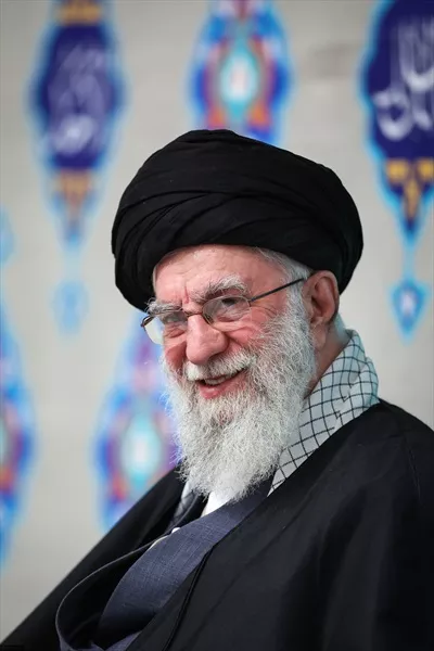 عکس با کیفیت بالای آیت الله خامنه ای شهید
