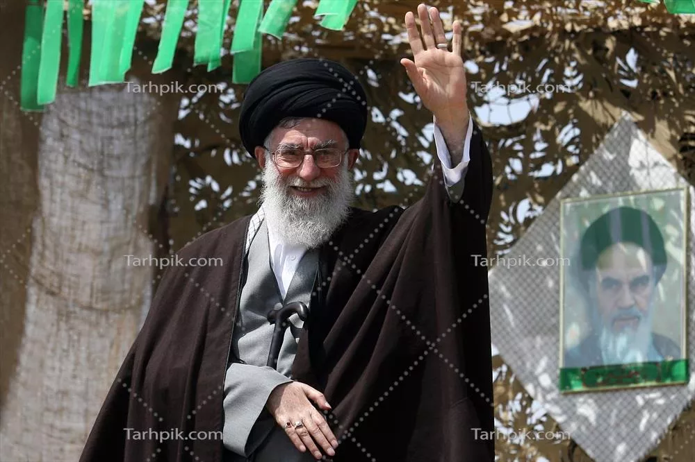 عکس آیت الله خامنه ای در حال سلام کردن