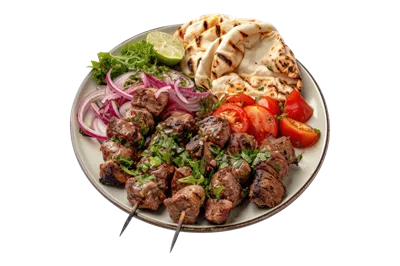 عکس دوربری سیخ کباب با گوشت و سبزیجات بر روی یک بشقاب خوشمزه و رنگارنگ