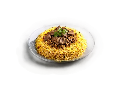 عکس دوربری برنج بریانی خورشیده با گوشت بره نرم و عطر بینظیر در ظرف شفاف
