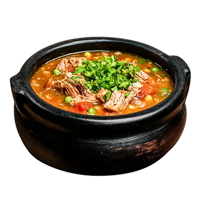 عکس دوربری خورشت گوشت قرمز خوشمزه با سبزیجات و سبزیجات تازه در کاسه